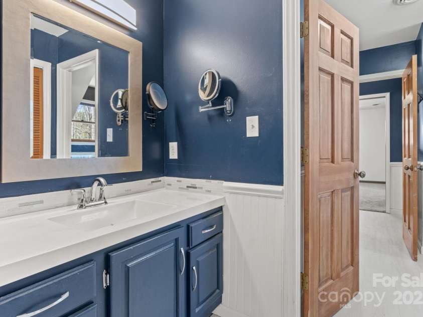 207 Cedarview Drive, Asheville, NC 28803.  MLS# CAR4228005, YatesRealty ID 27625. 