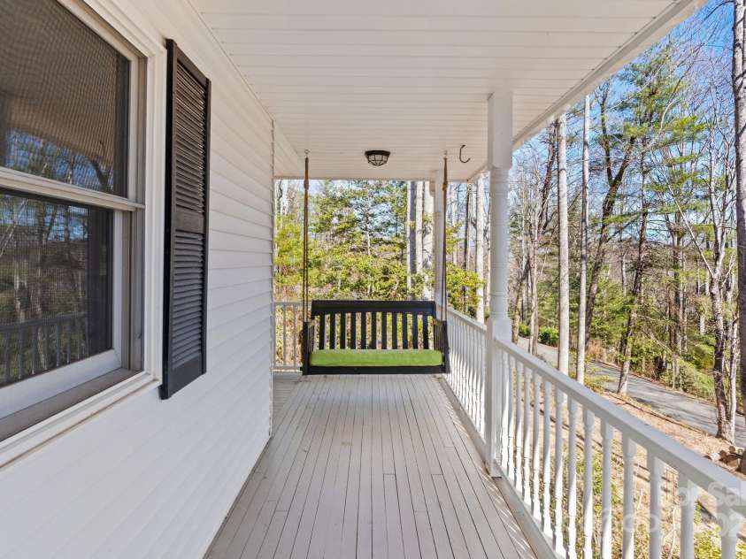 207 Cedarview Drive, Asheville, NC 28803.  MLS# CAR4228005, YatesRealty ID 27625. 