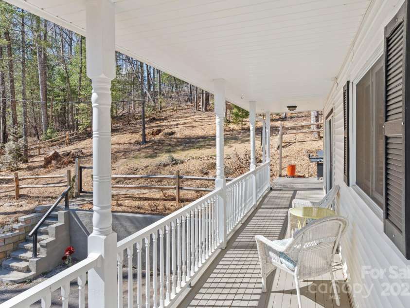 207 Cedarview Drive, Asheville, NC 28803.  MLS# CAR4228005, YatesRealty ID 27625. 