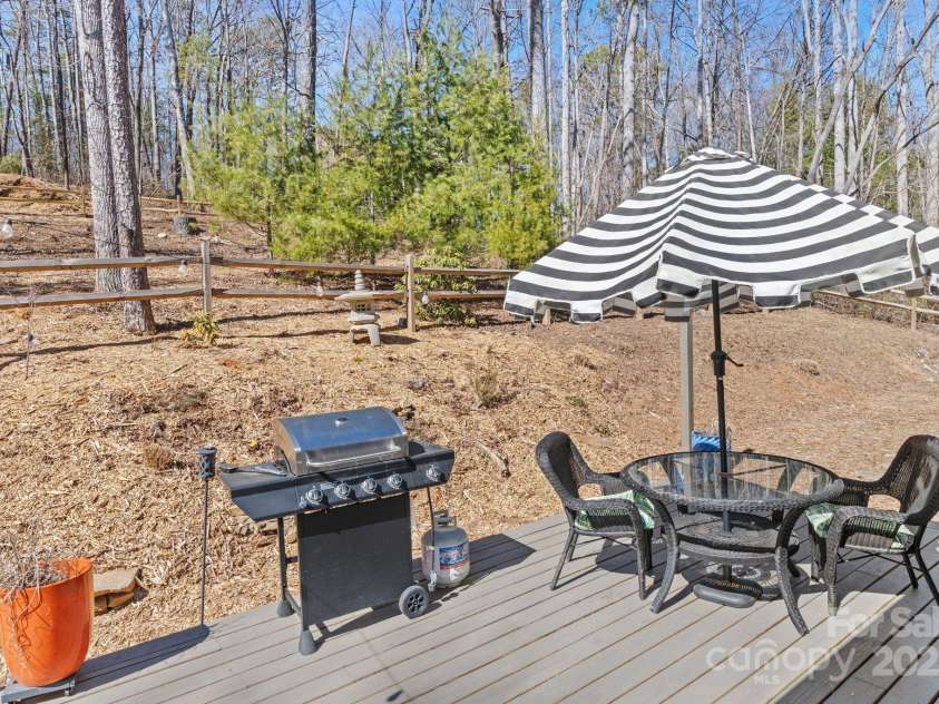 207 Cedarview Drive, Asheville, NC 28803.  MLS# CAR4228005, YatesRealty ID 27625. 