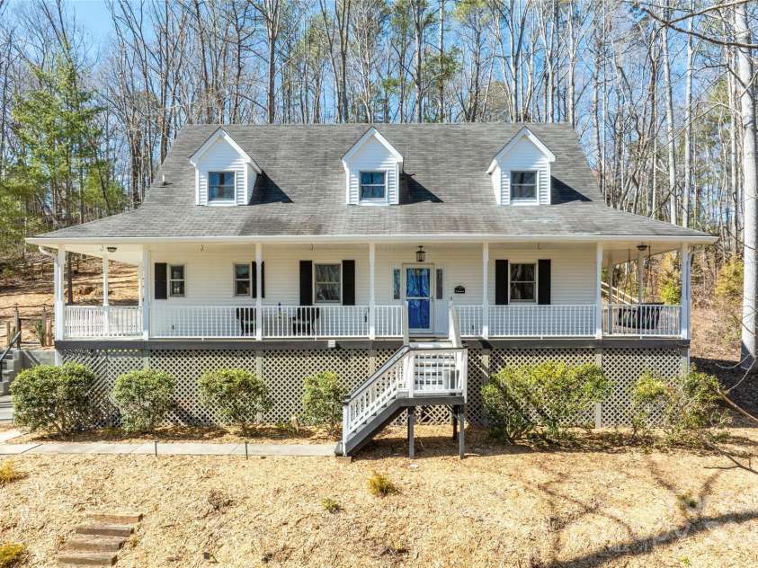 207 Cedarview Drive, Asheville, NC 28803.  MLS# CAR4228005, YatesRealty ID 27625. 