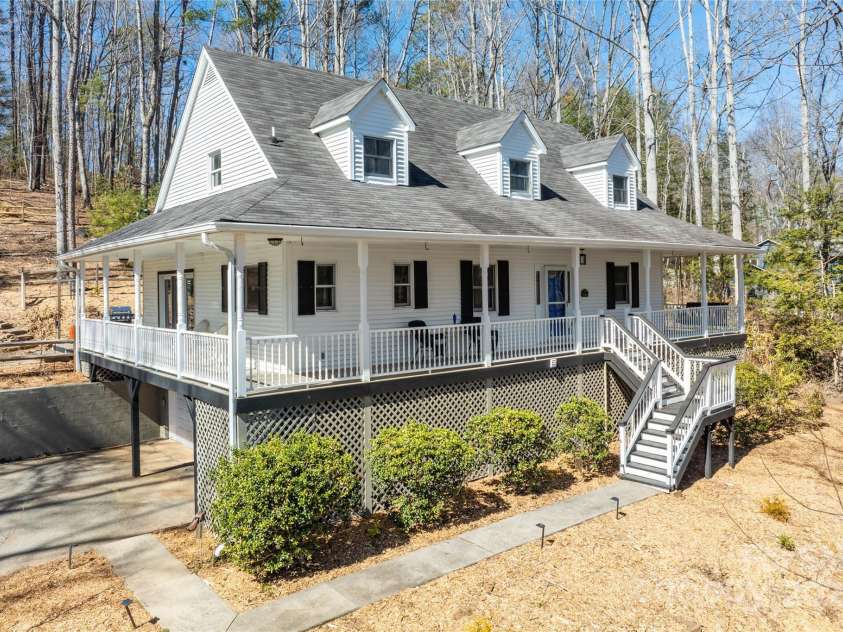 207 Cedarview Drive, Asheville, NC 28803.  MLS# CAR4228005, YatesRealty ID 27625. 