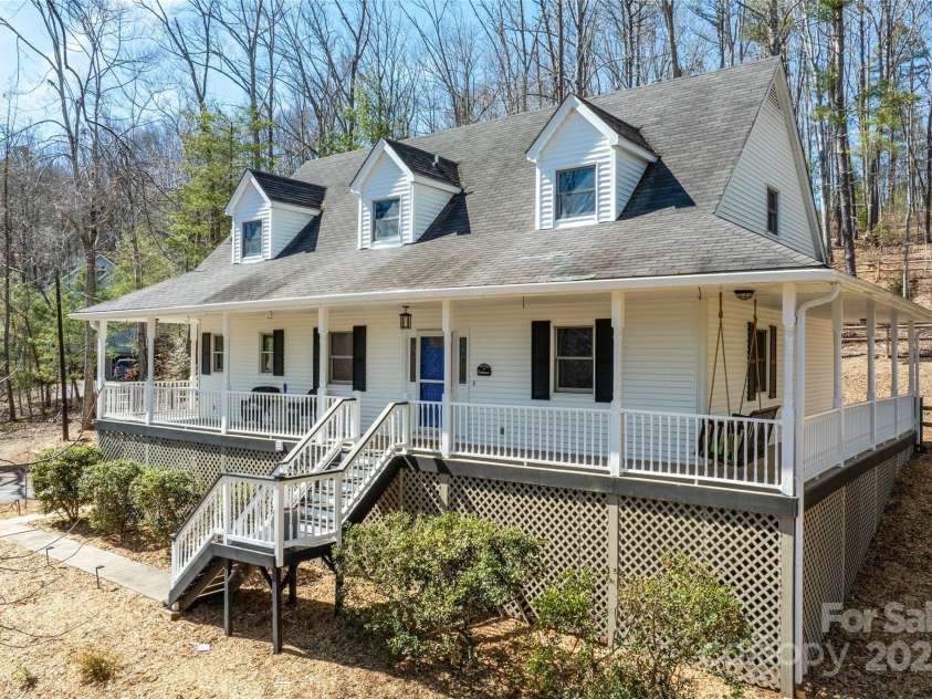 207 Cedarview Drive, Asheville, NC 28803.  MLS# CAR4228005, YatesRealty ID 27625. 