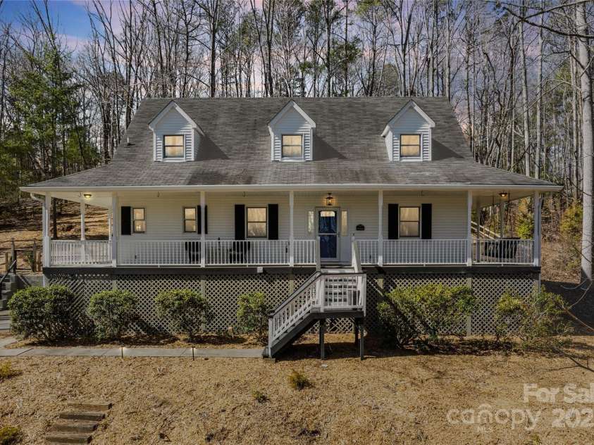 207 Cedarview Drive, Asheville, NC 28803.  MLS# CAR4228005, YatesRealty ID 27625. 