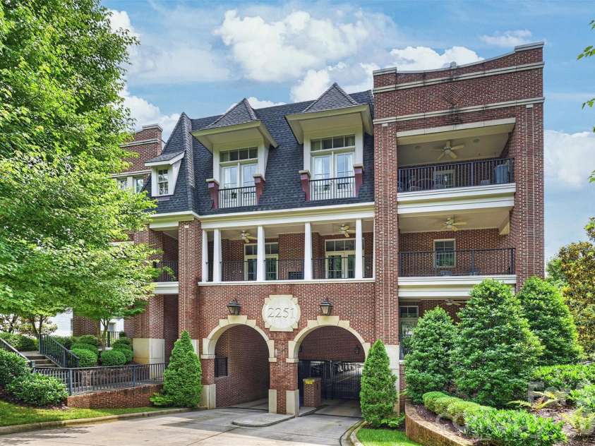 2251 Selwyn Avenue, Charlotte, NC 28207.  MLS# CAR4386921, YatesRealty ID 27626. 