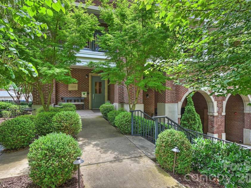 2251 Selwyn Avenue, Charlotte, NC 28207.  MLS# CAR4386921, YatesRealty ID 27626. 