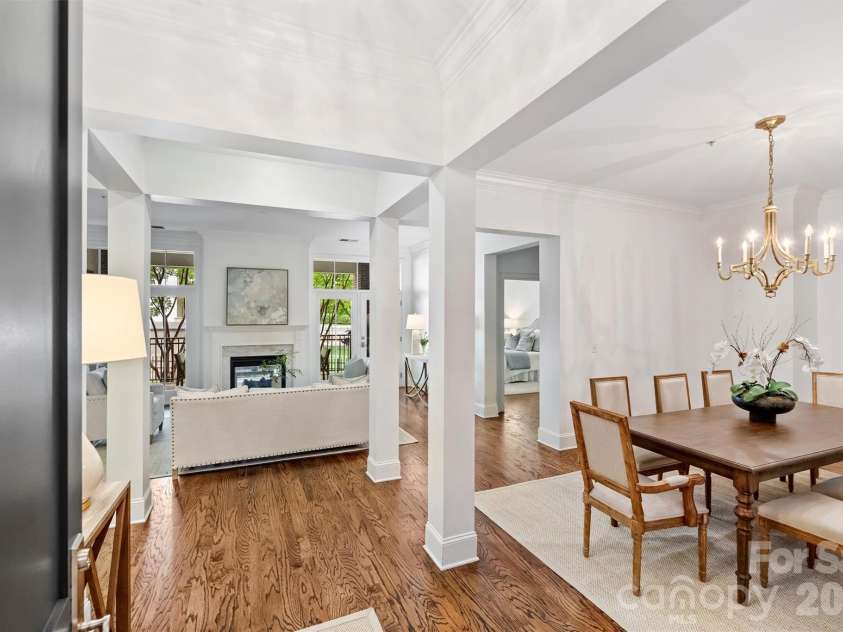 2251 Selwyn Avenue, Charlotte, NC 28207.  MLS# CAR4386921, YatesRealty ID 27626. 