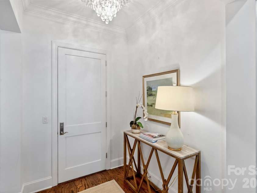 2251 Selwyn Avenue, Charlotte, NC 28207.  MLS# CAR4386921, YatesRealty ID 27626. 
