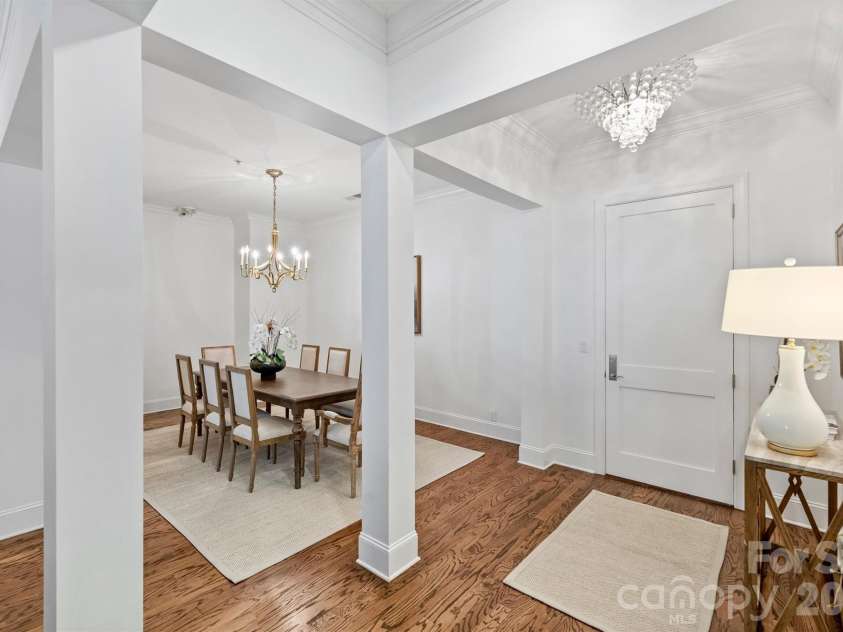 2251 Selwyn Avenue, Charlotte, NC 28207.  MLS# CAR4386921, YatesRealty ID 27626. 