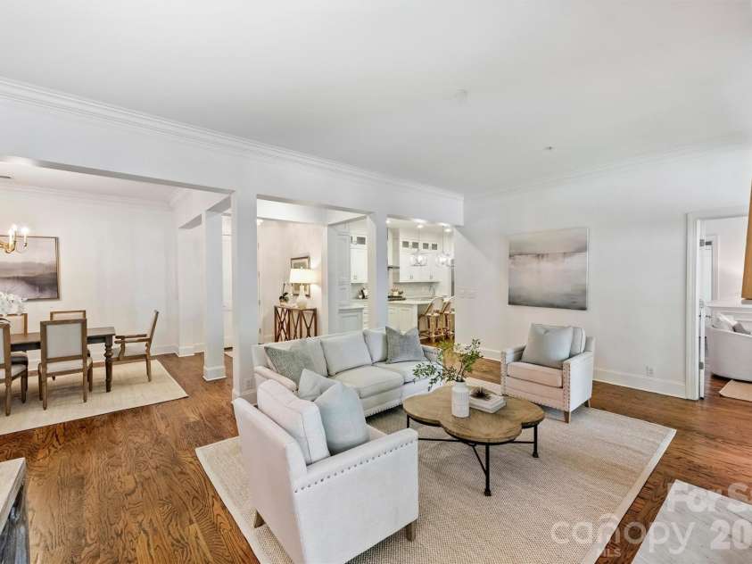 2251 Selwyn Avenue, Charlotte, NC 28207.  MLS# CAR4386921, YatesRealty ID 27626. 