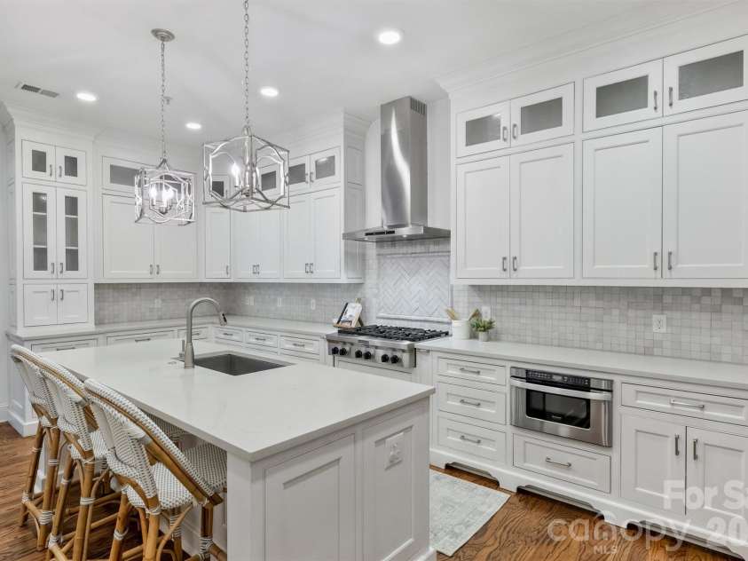 2251 Selwyn Avenue, Charlotte, NC 28207.  MLS# CAR4386921, YatesRealty ID 27626. 