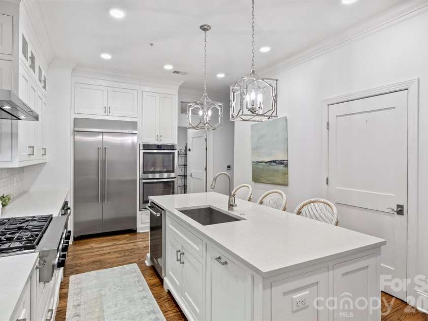 2251 Selwyn Avenue, Charlotte, NC 28207.  MLS# CAR4386921, YatesRealty ID 27626. 