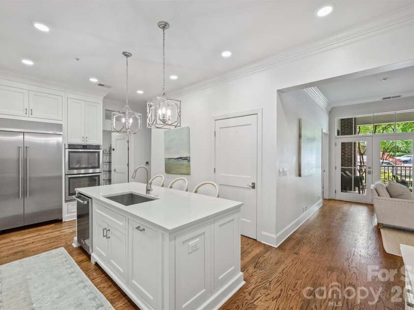 2251 Selwyn Avenue, Charlotte, NC 28207.  MLS# CAR4386921, YatesRealty ID 27626. 