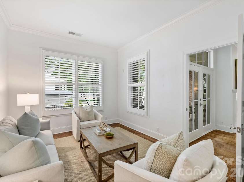 2251 Selwyn Avenue, Charlotte, NC 28207.  MLS# CAR4386921, YatesRealty ID 27626. 