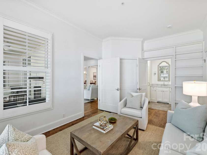 2251 Selwyn Avenue, Charlotte, NC 28207.  MLS# CAR4386921, YatesRealty ID 27626. 