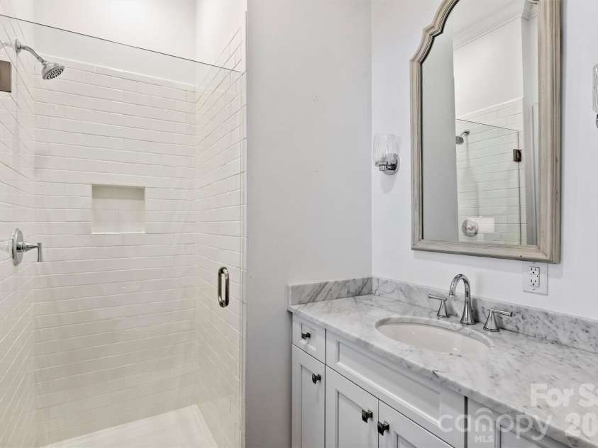 2251 Selwyn Avenue, Charlotte, NC 28207.  MLS# CAR4386921, YatesRealty ID 27626. 