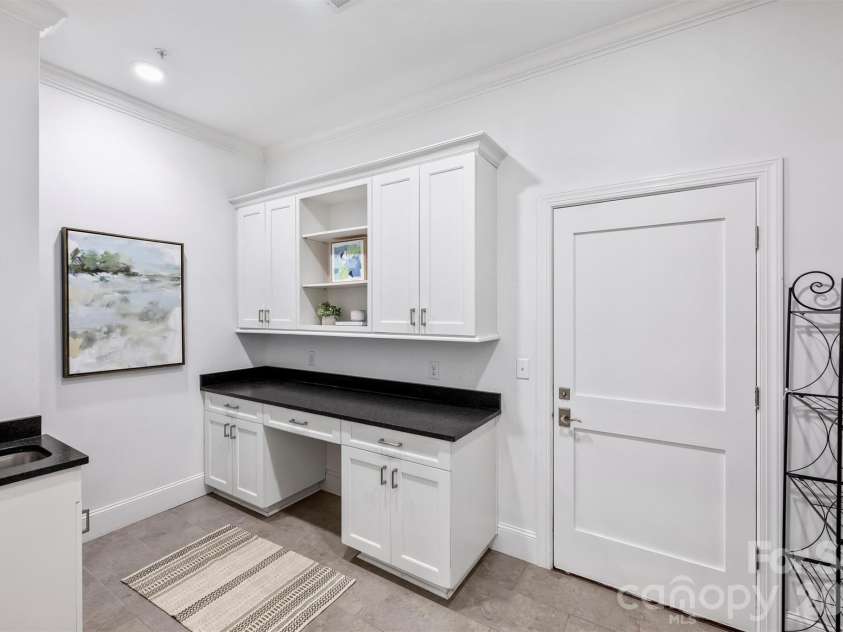 2251 Selwyn Avenue, Charlotte, NC 28207.  MLS# CAR4386921, YatesRealty ID 27626. 