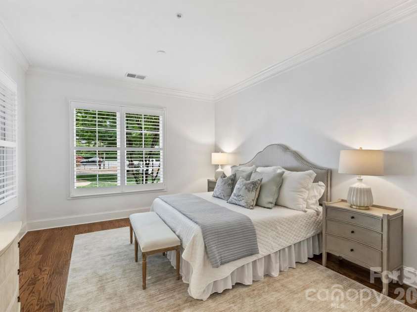2251 Selwyn Avenue, Charlotte, NC 28207.  MLS# CAR4386921, YatesRealty ID 27626. 