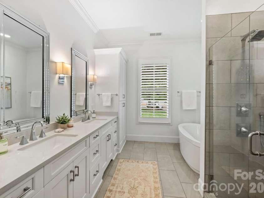 2251 Selwyn Avenue, Charlotte, NC 28207.  MLS# CAR4386921, YatesRealty ID 27626. 