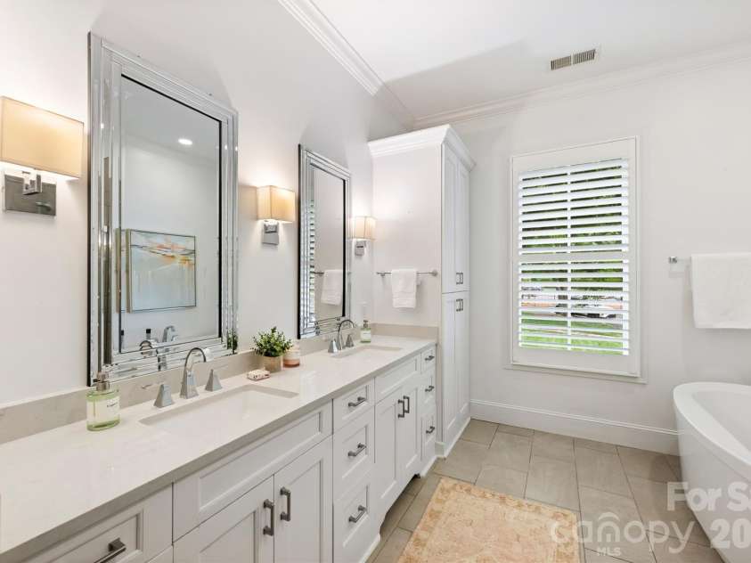 2251 Selwyn Avenue, Charlotte, NC 28207.  MLS# CAR4386921, YatesRealty ID 27626. 
