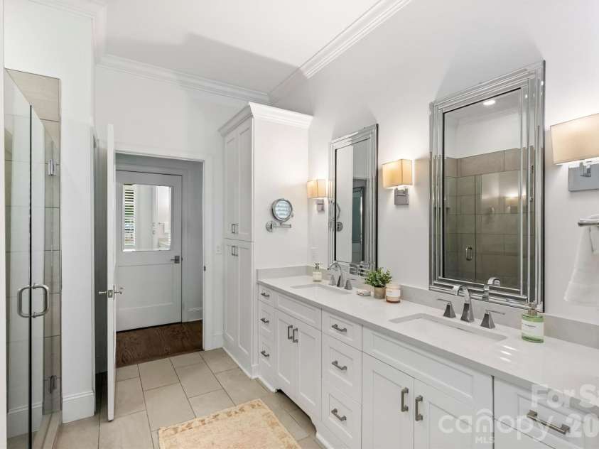 2251 Selwyn Avenue, Charlotte, NC 28207.  MLS# CAR4386921, YatesRealty ID 27626. 