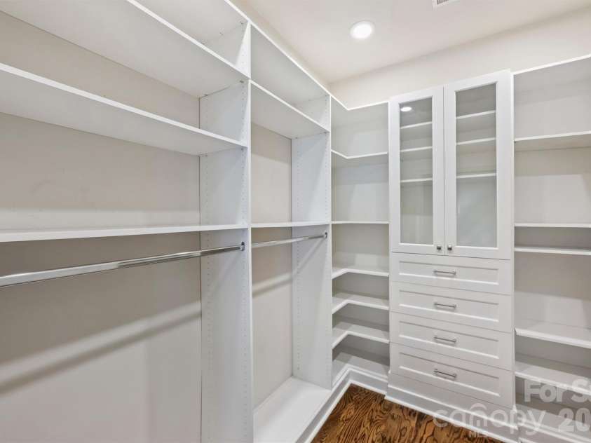 2251 Selwyn Avenue, Charlotte, NC 28207.  MLS# CAR4386921, YatesRealty ID 27626. 