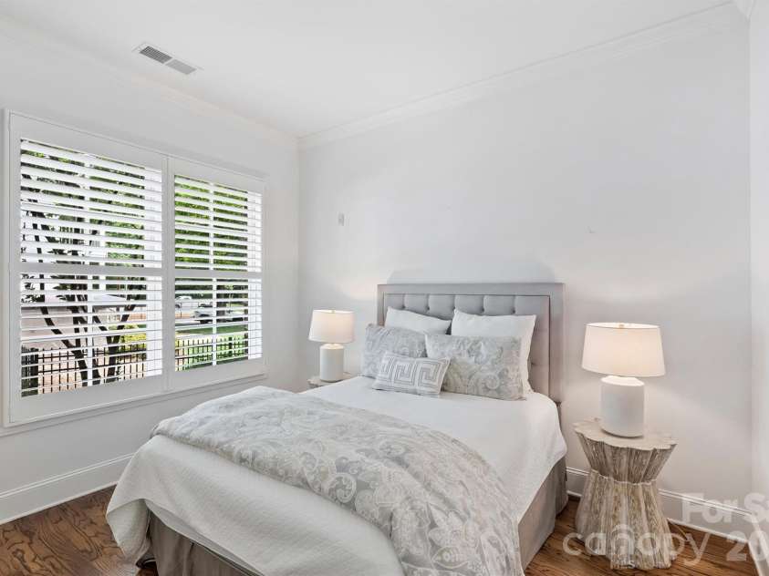 2251 Selwyn Avenue, Charlotte, NC 28207.  MLS# CAR4386921, YatesRealty ID 27626. 