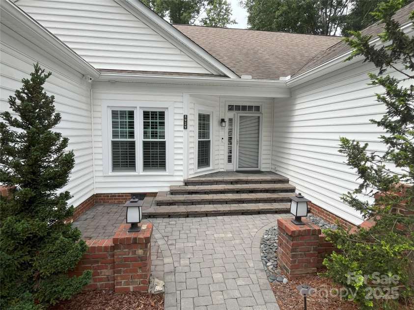 5929 Waterelm Lane, Charlotte, NC 28269.  MLS# CAR4264199, YatesRealty ID 27628. Courtyard Front