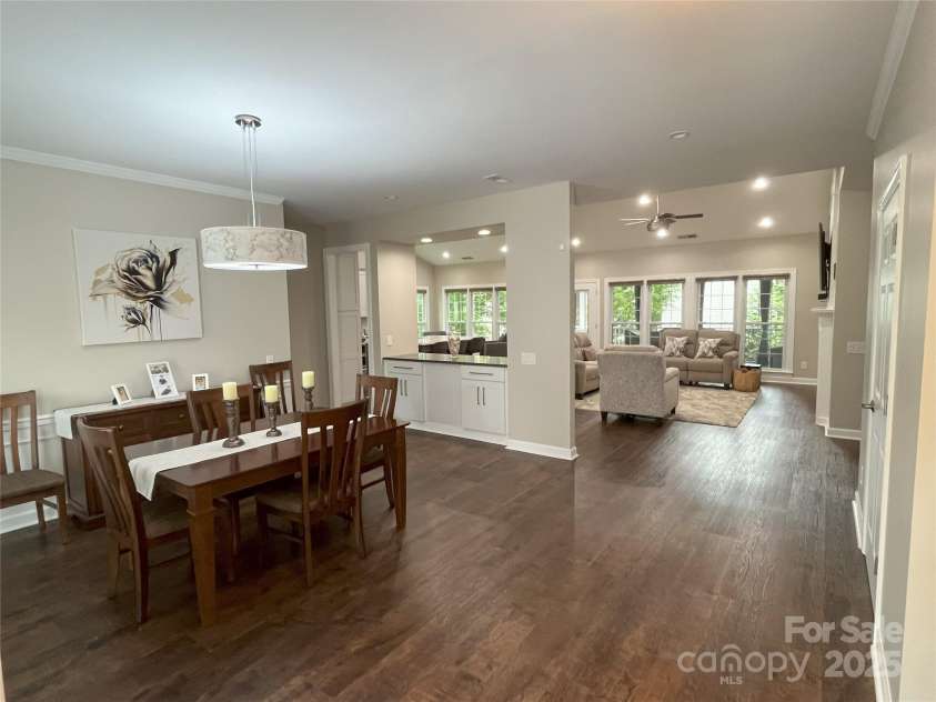 5929 Waterelm Lane, Charlotte, NC 28269.  MLS# CAR4264199, YatesRealty ID 27628. Dining Entry