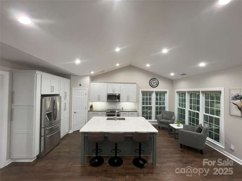 5929 Waterelm Lane, Charlotte, NC 28269.  MLS# CAR4264199, YatesRealty ID 27628. Kitchen