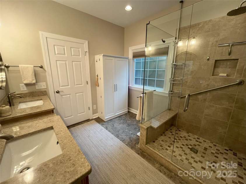 5929 Waterelm Lane, Charlotte, NC 28269.  MLS# CAR4264199, YatesRealty ID 27628. Primary Bath 1