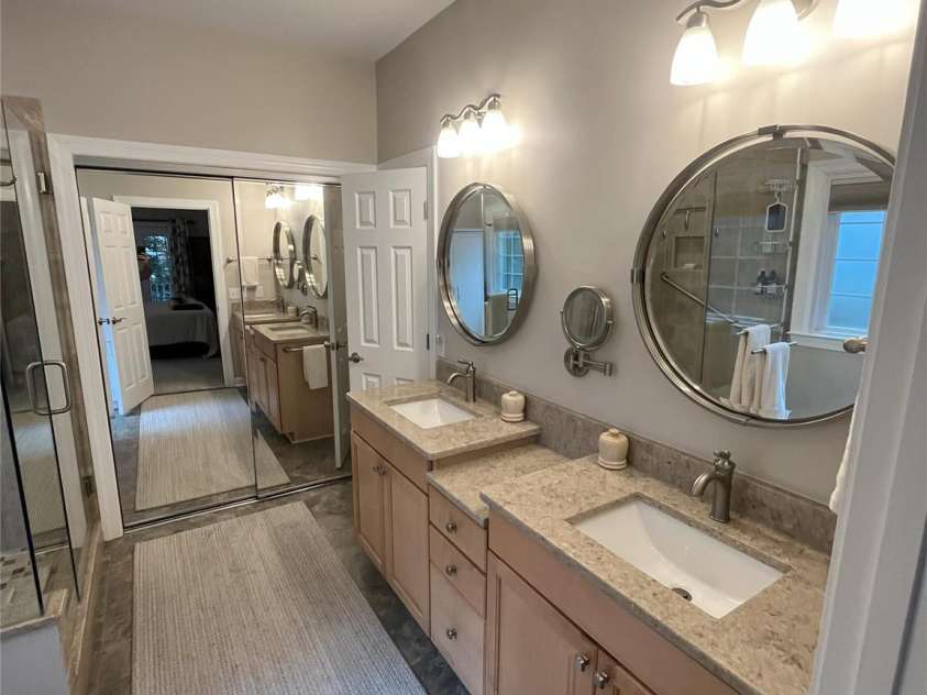 5929 Waterelm Lane, Charlotte, NC 28269.  MLS# CAR4264199, YatesRealty ID 27628. Primary Bath