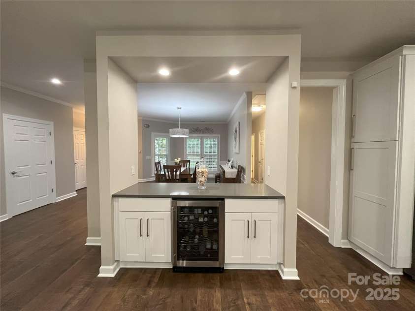 5929 Waterelm Lane, Charlotte, NC 28269.  MLS# CAR4264199, YatesRealty ID 27628. Wetbar Living Room