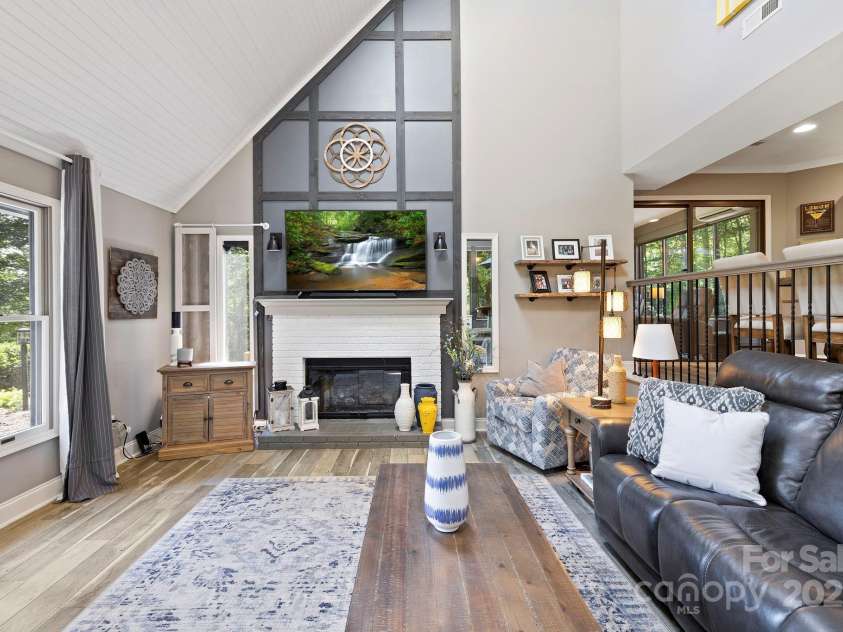 2440 Cumming Woods Lane, Hendersonville, NC 28739.  MLS# CAR4273661, YatesRealty ID 27630. 