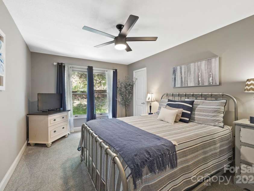 2440 Cumming Woods Lane, Hendersonville, NC 28739.  MLS# CAR4273661, YatesRealty ID 27630. 