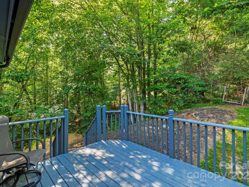 2440 Cumming Woods Lane, Hendersonville, NC 28739.  MLS# CAR4273661, YatesRealty ID 27630. 