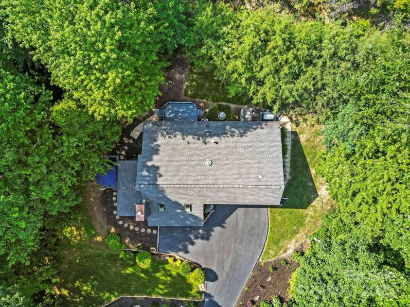 2440 Cumming Woods Lane, Hendersonville, NC 28739.  MLS# CAR4273661, YatesRealty ID 27630. 