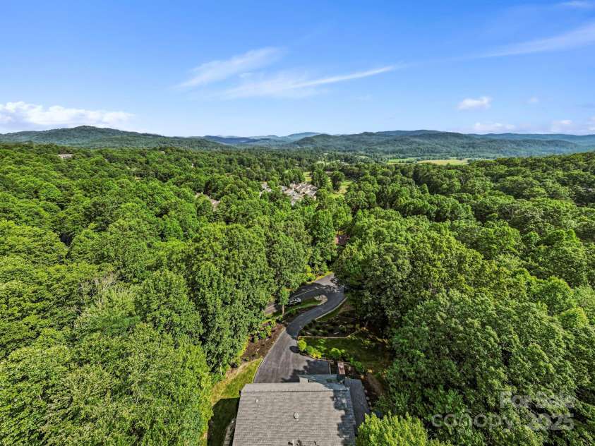 2440 Cumming Woods Lane, Hendersonville, NC 28739.  MLS# CAR4273661, YatesRealty ID 27630. 