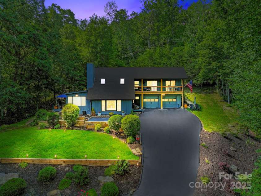 2440 Cumming Woods Lane, Hendersonville, NC 28739.  MLS# CAR4273661, YatesRealty ID 27630. 