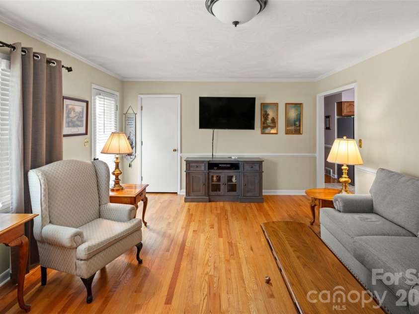 83 Honeysuckle Lane, Burnsville, NC 28714.  MLS# CAR4377930, YatesRealty ID 27630. 