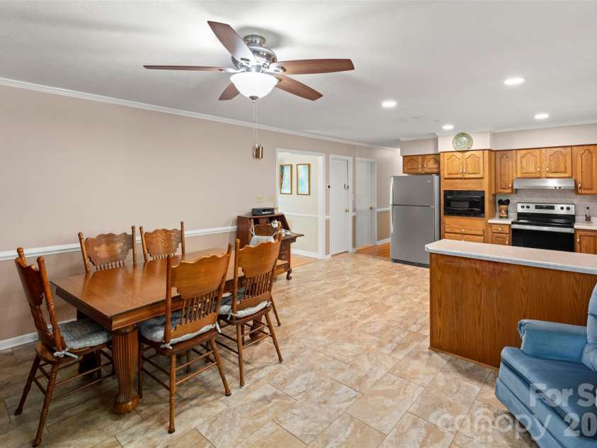 83 Honeysuckle Lane, Burnsville, NC 28714.  MLS# CAR4377930, YatesRealty ID 27630. 