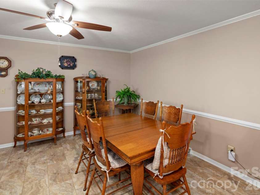 83 Honeysuckle Lane, Burnsville, NC 28714.  MLS# CAR4377930, YatesRealty ID 27630. 