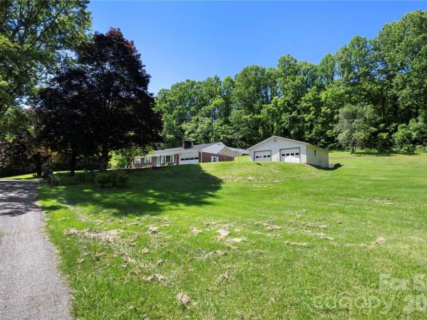 83 Honeysuckle Lane, Burnsville, NC 28714.  MLS# CAR4377930, YatesRealty ID 27630. 