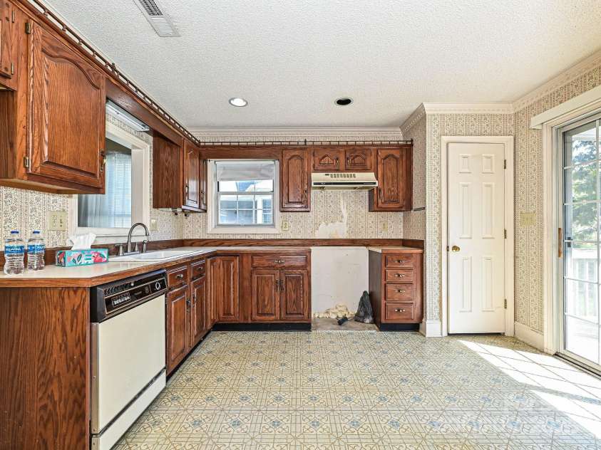 2912 Peachwood Court, Fort Mill, SC 29715.  MLS# CAR4276302, YatesRealty ID 27631. Kitchen