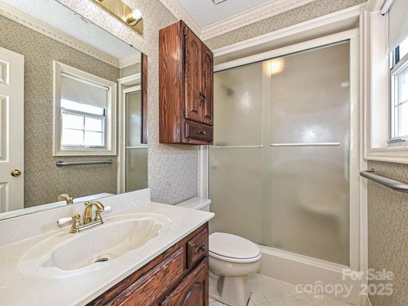 2912 Peachwood Court, Fort Mill, SC 29715.  MLS# CAR4276302, YatesRealty ID 27631. Primary Bathroom