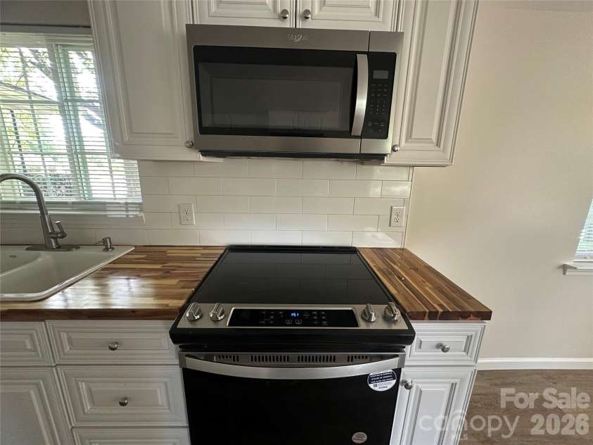 1016 Underwood Road, Matthews, NC 28104.  MLS# CAR4379507, YatesRealty ID 27632. 