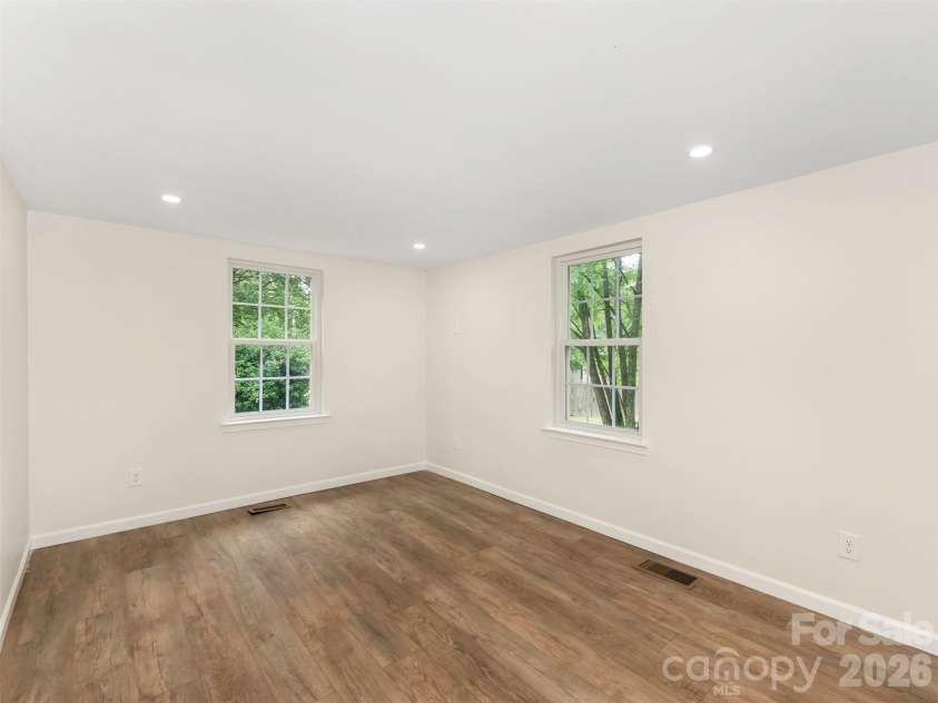1016 Underwood Road, Matthews, NC 28104.  MLS# CAR4379507, YatesRealty ID 27632. 