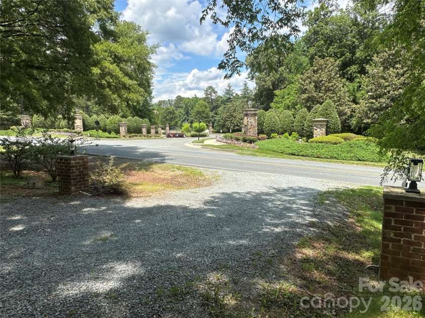 1016 Underwood Road, Matthews, NC 28104.  MLS# CAR4379507, YatesRealty ID 27632. 