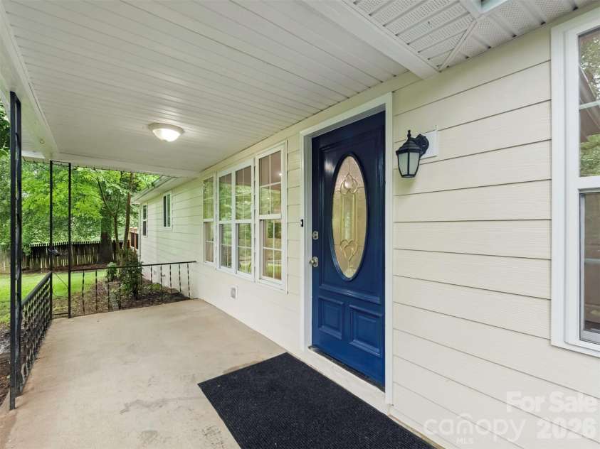 1016 Underwood Road, Matthews, NC 28104.  MLS# CAR4379507, YatesRealty ID 27632. Front Porch