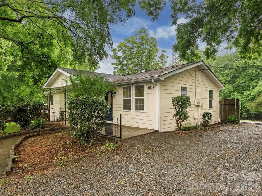 1016 Underwood Road, Matthews, NC 28104.  MLS# CAR4379507, YatesRealty ID 27632. Front View